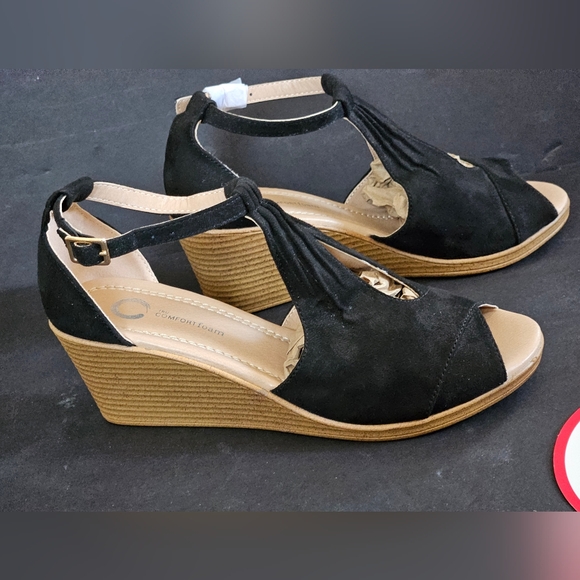 Journee Womens Kedzie Wedge Fuax Suede Strappy Peep Toe Sandals Black Size 7.5 - Picture 4 of 9